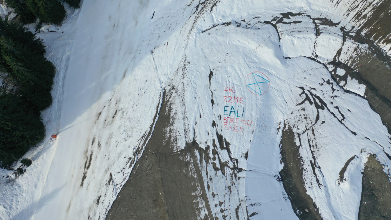 Une action militante sur la retenue collinaire de Pertuis à Combloux