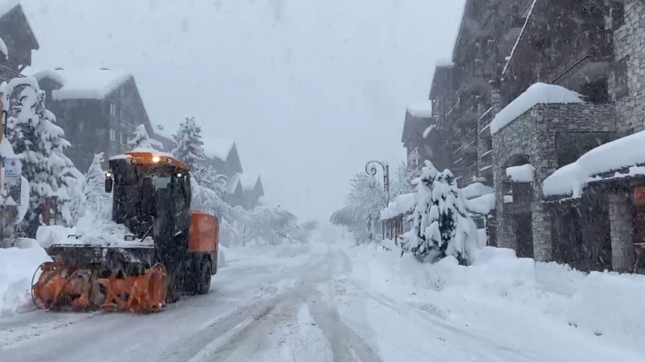 Val d'Isère : Route fermée, avalanches et sécurisation de la station, la neige continue de frapper