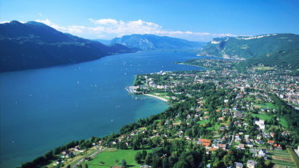 Aix-les-Bains : une campagne « Le lac commence ici »