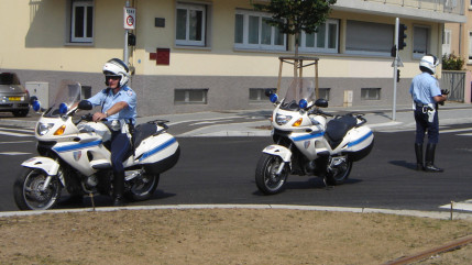 Annecy : Armés de fusils airsoft, ils blessent deux personnes Annecy : Armés de fusils airsoft, ils blessent deux personnes