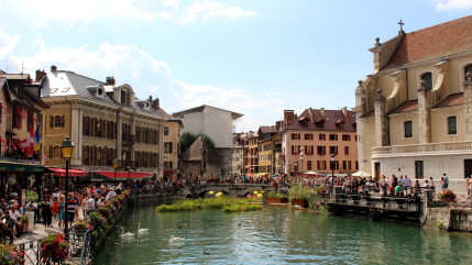 Annecy et Chamonix dans le Top 10 des communes ayant touché le plus d’argent d’Airbnb. Annecy et Chamonix dans le Top 10 des communes ayant touché le plus d’argent d’Airbnb.