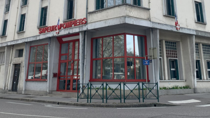 Annecy : Feu de poubelle dans un immeuble, 17 personnes évacuées