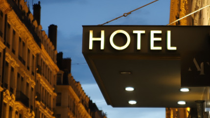 Annecy : un incendie de poubelle en pleine nuit provoque l&rsquo;&eacute;vacuation de 52 clients d&rsquo;h&ocirc;tel