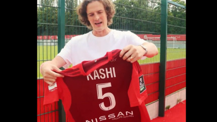 "C’est un maillot qui sent la montée en Ligue 1" : l’humoriste Paul de Saint Sernin valide la nouvelle tunique du FC Annecy !