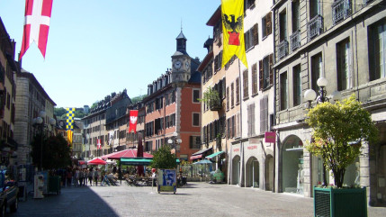 Chamb&eacute;ry : sept heures de tension en centre-ville apr&egrave;s l&rsquo;escalade d&rsquo;un habitant sur les toits