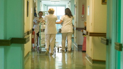 Chamb&eacute;ry : un patient pass&eacute; &agrave; tabac aux urgences, deux soignantes bless&eacute;es lors d&rsquo;une violente exp&eacute;dition punitive
