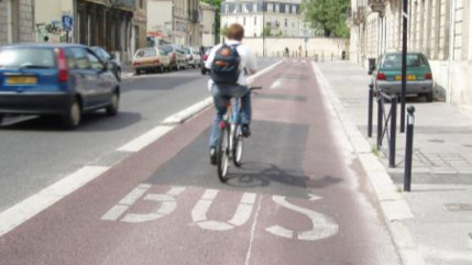Cluses : "Oui aux vélos et aux trottinettes, mais sur la route !" Cluses : "Oui aux vélos et aux trottinettes, mais sur la route !"