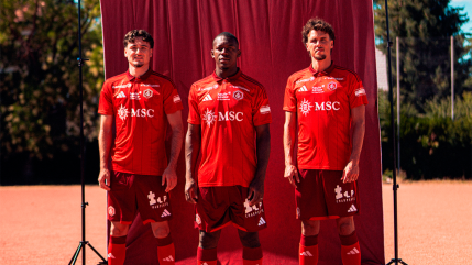 FC Annecy : le nouveau maillot domicile rend hommage au stade du Coteau