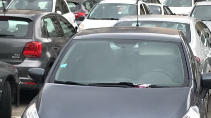 Fin de l'interdiction de vente des voitures thermiques au niveau europ&eacute;en : pour le SYANE, c'est "une d&eacute;cision va ralentir le d&eacute;ploiement" de bornes de recharge.