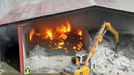 Haute-Savoie : l&rsquo;incendie d&rsquo;un site de d&eacute;chets &agrave; Marignier d&eacute;sormais ma&icirc;tris&eacute;