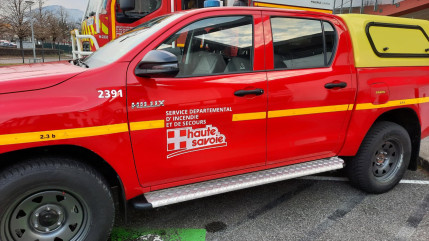 Haute-Savoie : Une remorque de ferme prend feu, aucun bless&eacute;