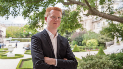 La réintégration d’Adrien Quatennens au sein de LFI ne passe pas à Chambéry