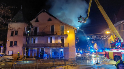 La Roche-sur-Foron : un incendie en centre-ville touche des commerces et des habitations