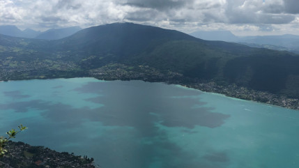 Lac d'Annecy : Noyade mortelle d'un homme de 25 ans sur un pédalo