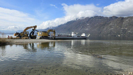 Lac du Bourget : le bateau La Savoie en cours de déconstruction