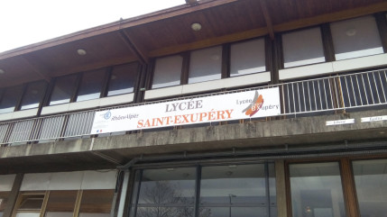 Valserhône : le lycée évacué pour une alerte à la bombe Valserhône : le lycée évacué pour une alerte à la bombe