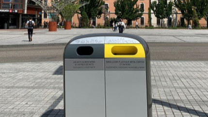 Le tri des déchets hors domicile s’organise à Annecy. Le tri des déchets hors domicile s’organise à Annecy.