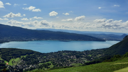 Pollution de particules de pneu dans le lac d'Annecy : Une nouvelle &eacute;tude se veut moins alarmiste