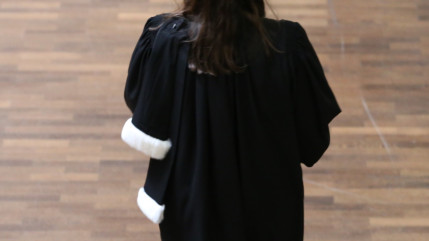 Près d'Annecy : le voyeur se mettait à la fenêtre de la salle de bains, il est condamné Près d'Annecy : le voyeur se mettait à la fenêtre de la salle de bains, il est condamné