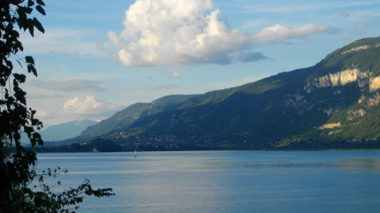 Savoie : des commandos largu&eacute;s par h&eacute;licopt&egrave;re au lac du Bourget lors d&rsquo;un exercice militaire, le secteur &agrave; &eacute;viter
