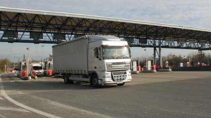 Savoie : deux chauffeurs routiers se poursuivent et en viennent aux mains apr&egrave;s un d&eacute;passement tendu