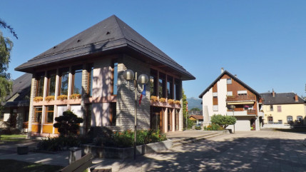 Savoie: la mairie de Cognin caillassée