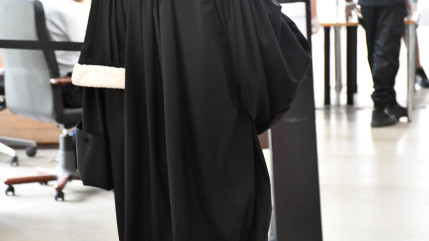 Trafic de pots catalytiques d&eacute;mantel&eacute;, trois hommes condamn&eacute;s, de la prison ferme prononc&eacute;e