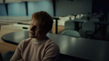 Un Ed Sheeran à fleur de peau dans le clip de "Old Phone"