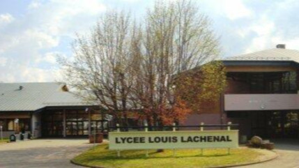 Un rassemblement au lycée Lachenal d'Argonay
