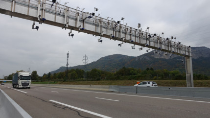 Vallée de l'Arve : le premier portique à flux libre installé sur l'A40