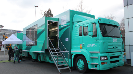 Auvergne-Rh&ocirc;ne-Alpes : Un camion parcourt la r&eacute;gion pour se former aux m&eacute;tiers agricoles