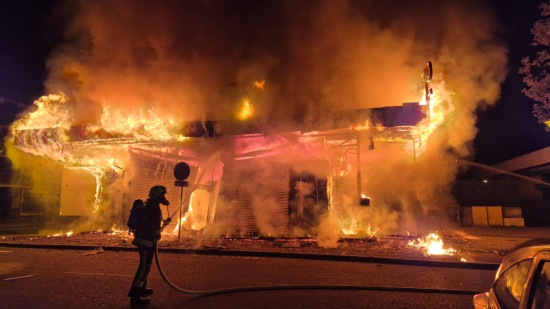 Cluses : Un tabac presse prend feu, trois personnes au ch&ocirc;mage technique