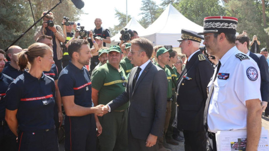 Emmanuel Macron rend hommage aux pompiers de Haute-Savoie