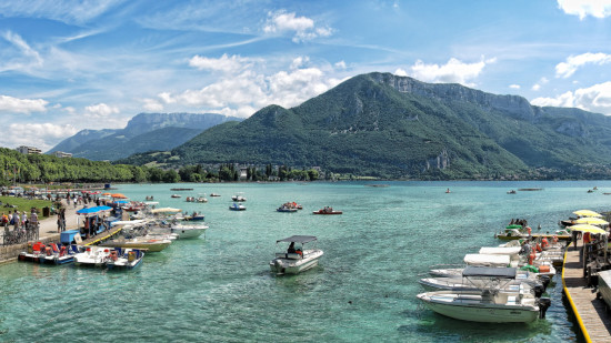 La puret&eacute; du lac d'Annecy n'a rien de naturel : elle a &eacute;t&eacute; d&eacute;cid&eacute;e en 1957