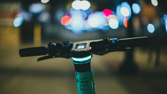 Savoie : casque et gilet r&eacute;fl&eacute;chissant d&eacute;sormais obligatoires &agrave; trottinette &eacute;lectrique