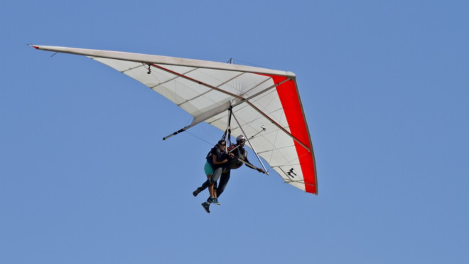 Accident mortel de deltaplane : un Allemand se tue après avoir été décroché de son aéronef Accident mortel de deltaplane : un Allemand se tue après avoir été décroché de son aéronef