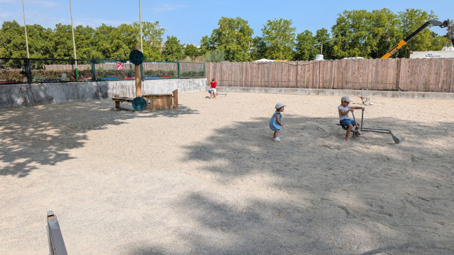Annecy : L'aire de jeux du Pont des Amours devient un bac &agrave; sable