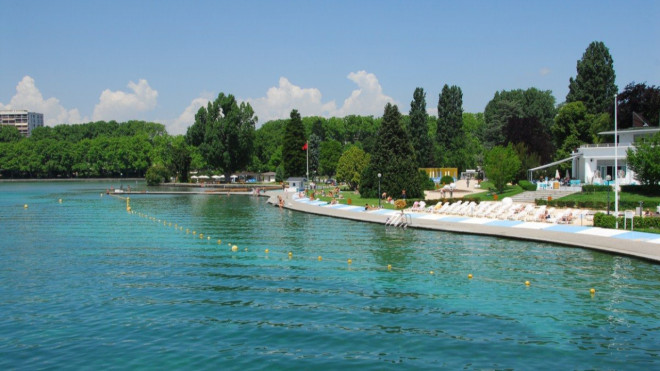 Annecy : la plage de l&rsquo;Imp&eacute;rial restera payante tout l&rsquo;&eacute;t&eacute; avec une jauge fix&eacute;e &agrave; 3 500 visiteurs