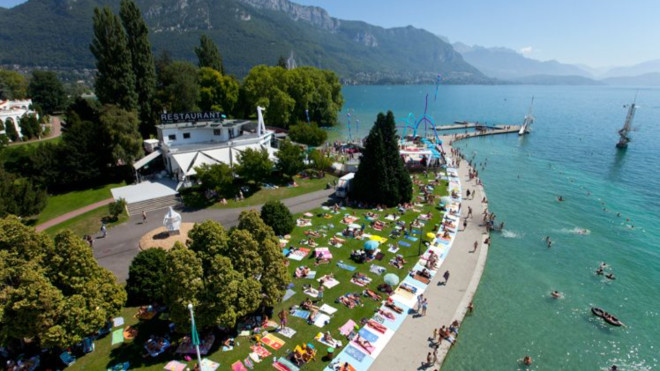 Annecy : Une p&eacute;tition contre la plage de l'Imp&eacute;rial payante