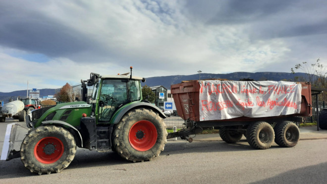 Chambéry : un rassemblement d'éleveurs face à l'abatage systématique lors d'un cas de dermatose Chambéry : un rassemblement d'éleveurs face à l'abatage systématique lors d'un cas de dermatose