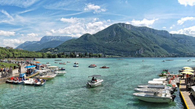 La puret&eacute; du lac d'Annecy n'a rien de naturel : elle a &eacute;t&eacute; d&eacute;cid&eacute;e en 1957