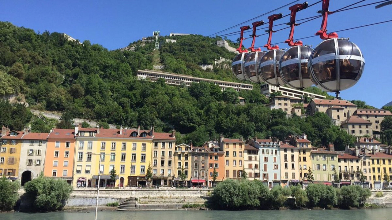 Évadez-vous en Auvergne-Rhône-Alpes à bord du Téléphérique Grenoble-Bastille ! Évadez-vous en Auvergne-Rhône-Alpes à bord du Téléphérique Grenoble-Bastille !